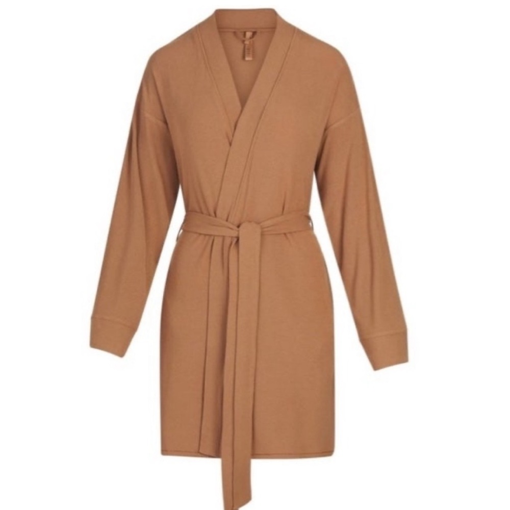 Skims tan robe